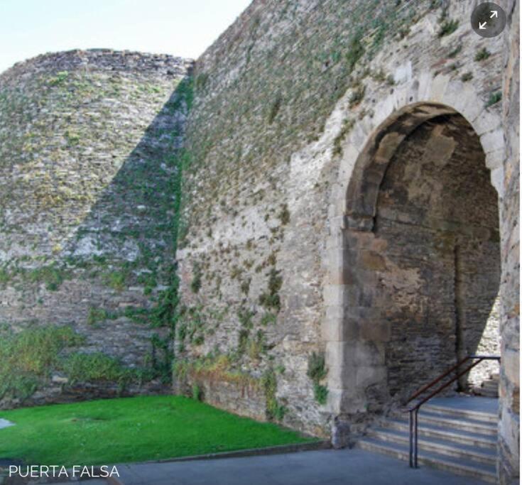 Atico Isabel, Diseno Y Calidez Junto A La Muralla Romana Lugo Exterior photo